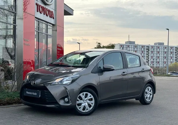 wielkopolskie Toyota Yaris cena 54900 przebieg: 111942, rok produkcji 2020 z Poznań
